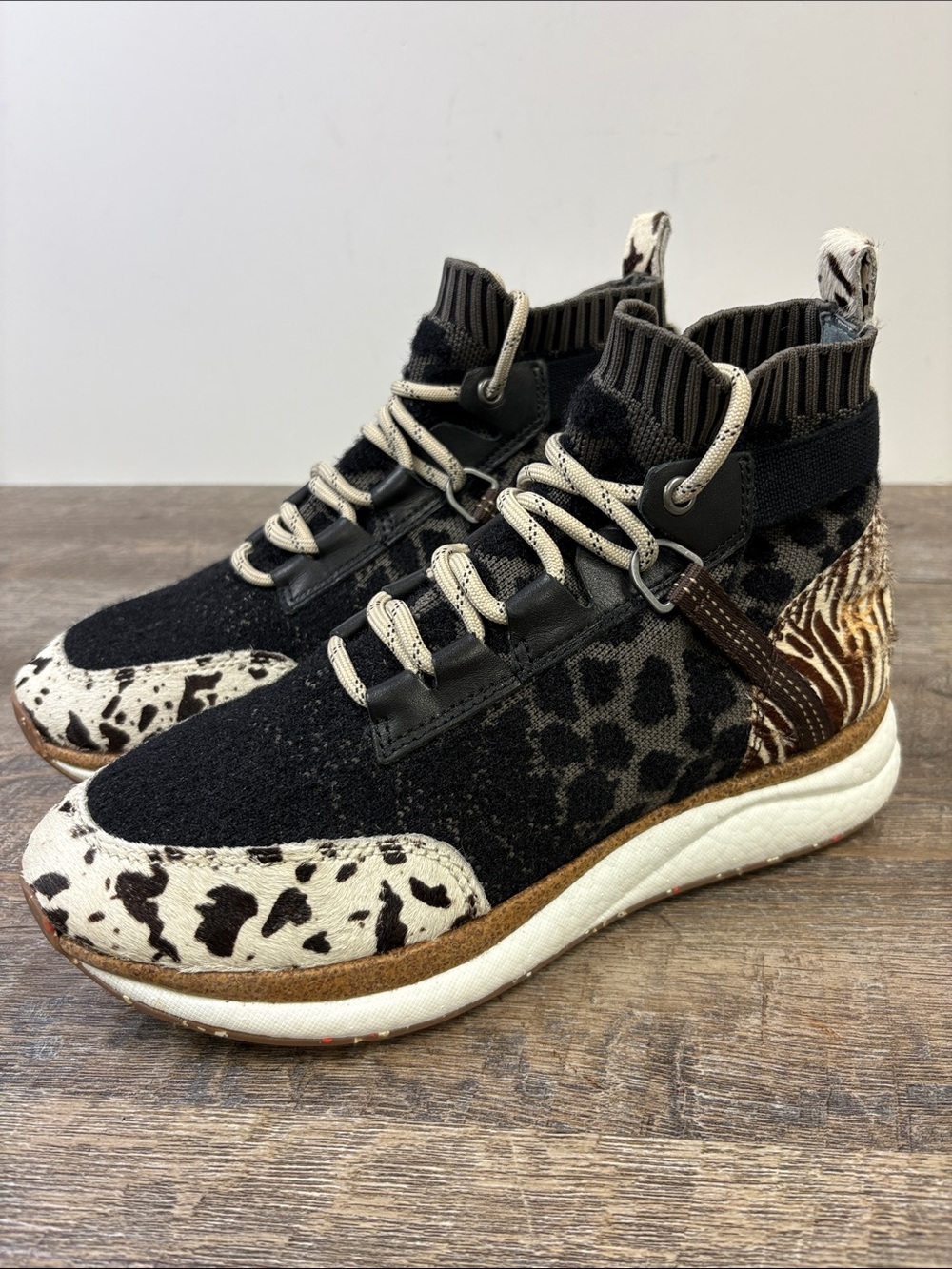 OTBT Hybrid Animal Print Travel Lite High Top Sneakers Women’s Size 8 NWOT